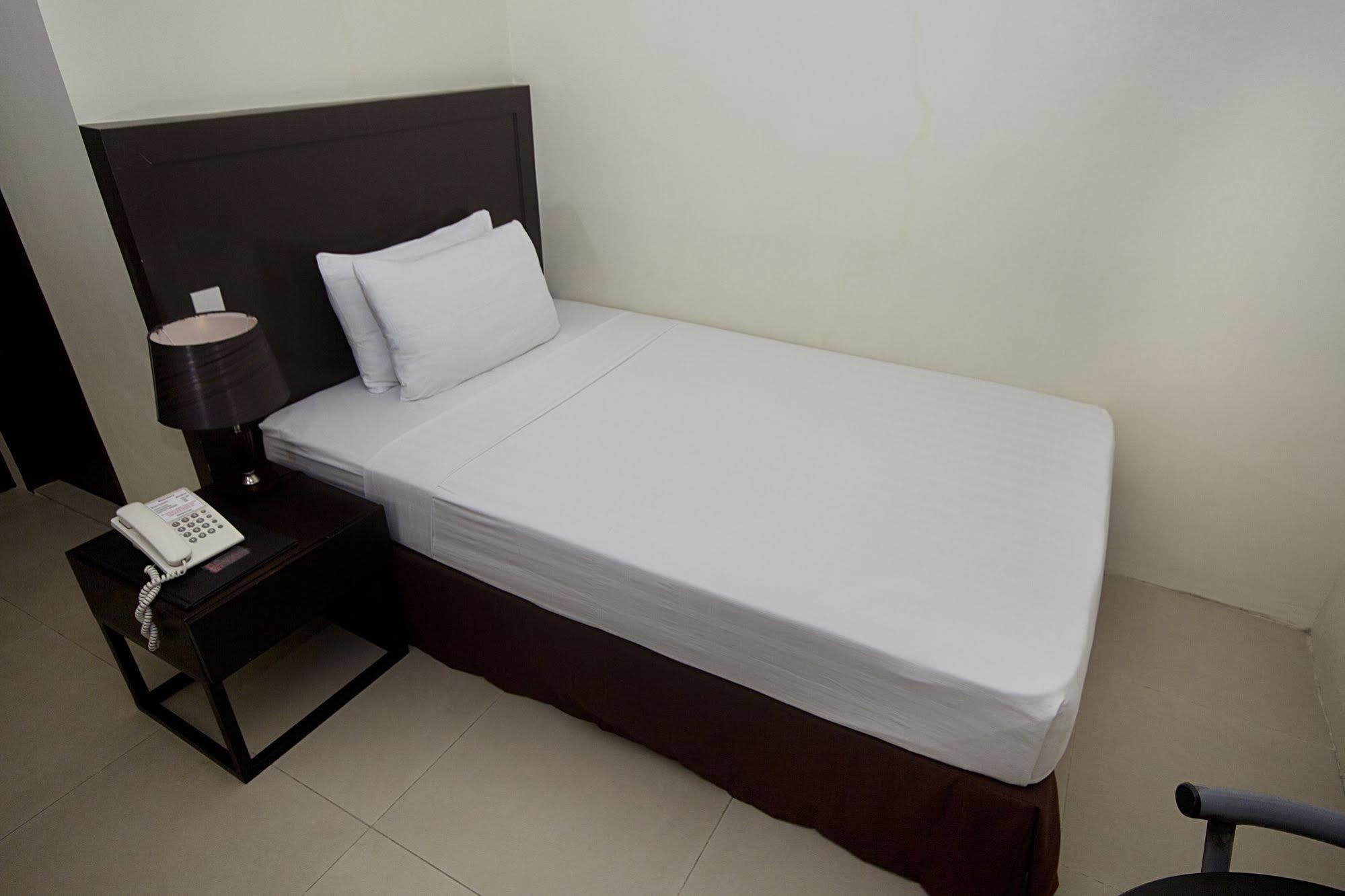 Mango Suites Tuguegarao Extérieur photo