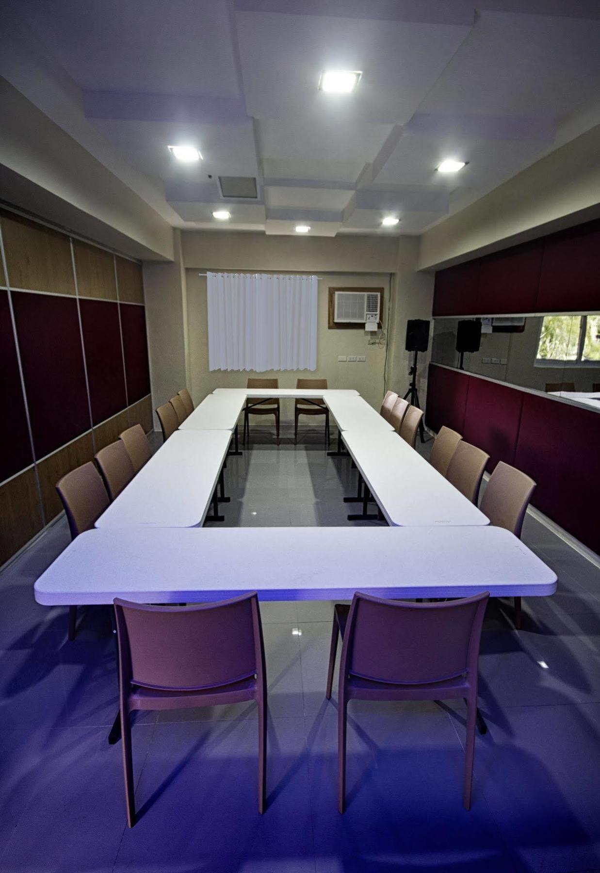 Mango Suites Tuguegarao Extérieur photo